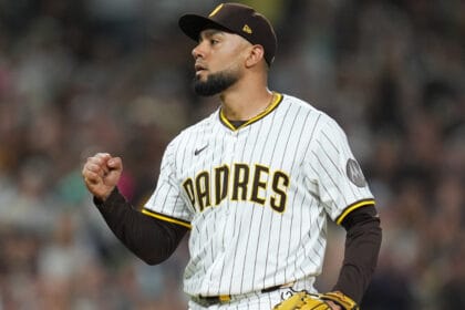 Report: Braves sign closer Robert Suarez to three-year, M contract
