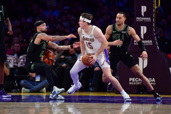 Streaking Lakers look to shine against Suns
