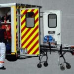 une voiture percute un food truck, blessant 19 piétons dont 7 enfants