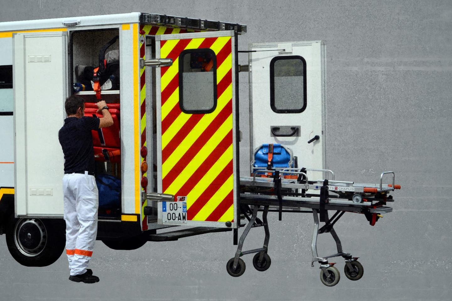 une voiture percute un food truck, blessant 19 piétons dont 7 enfants une voiture percute un food truck, blessant 19 piétons dont 7 enfants