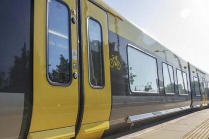 Delays on Merseyrail Wirral train line services