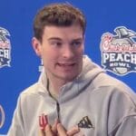 Fernando Mendoza se mantiene ajeno a rumores mientras Indiana encuentra a su reemplazo