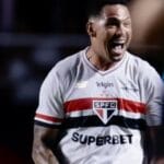 São Paulo vence Flamengo de virada na estreia no Brasileiro