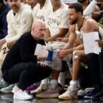 Stephen Curry exits Warriors’ loss with right knee soreness