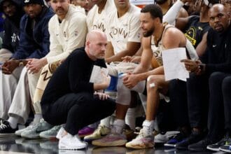 Stephen Curry exits Warriors’ loss with right knee soreness