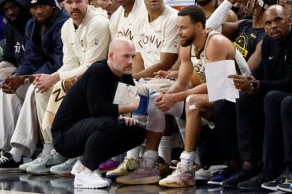 Stephen Curry exits Warriors’ loss with right knee soreness