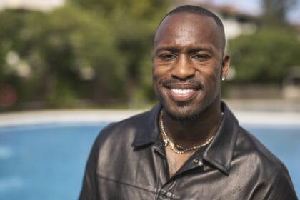 Vernon Davis is accused of attacking pregnant woman with “magazines and books”