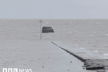 Amazon delivery van ‘stuck on The Broomway after following GPS’