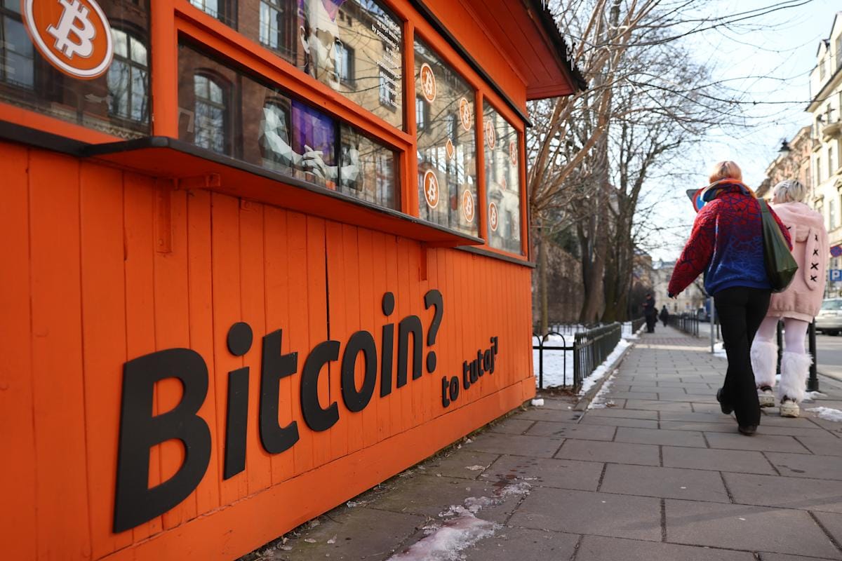 Bitcoin price falls as Fed dampens rate cut hopes for 2026