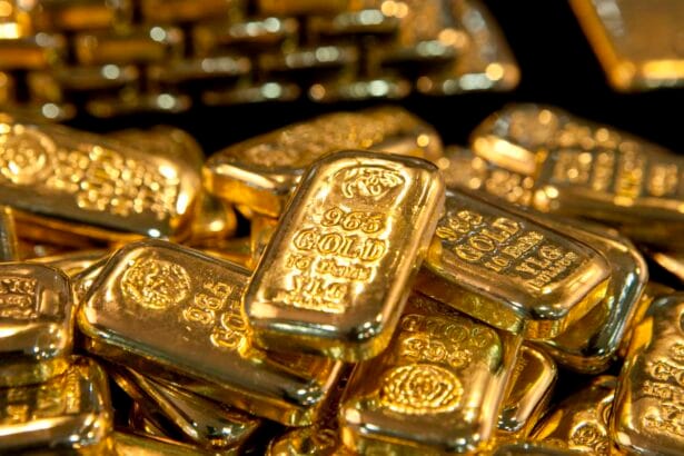 Gold falls 4% as strong dollar and higher rate bets undercut safe-haven demand