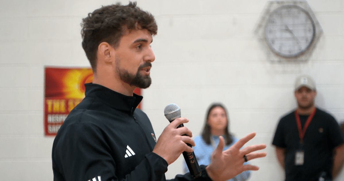 Former Sparta football standout Cole Wisniewski visits school ahead of NFL Draft | Sparta Spartans