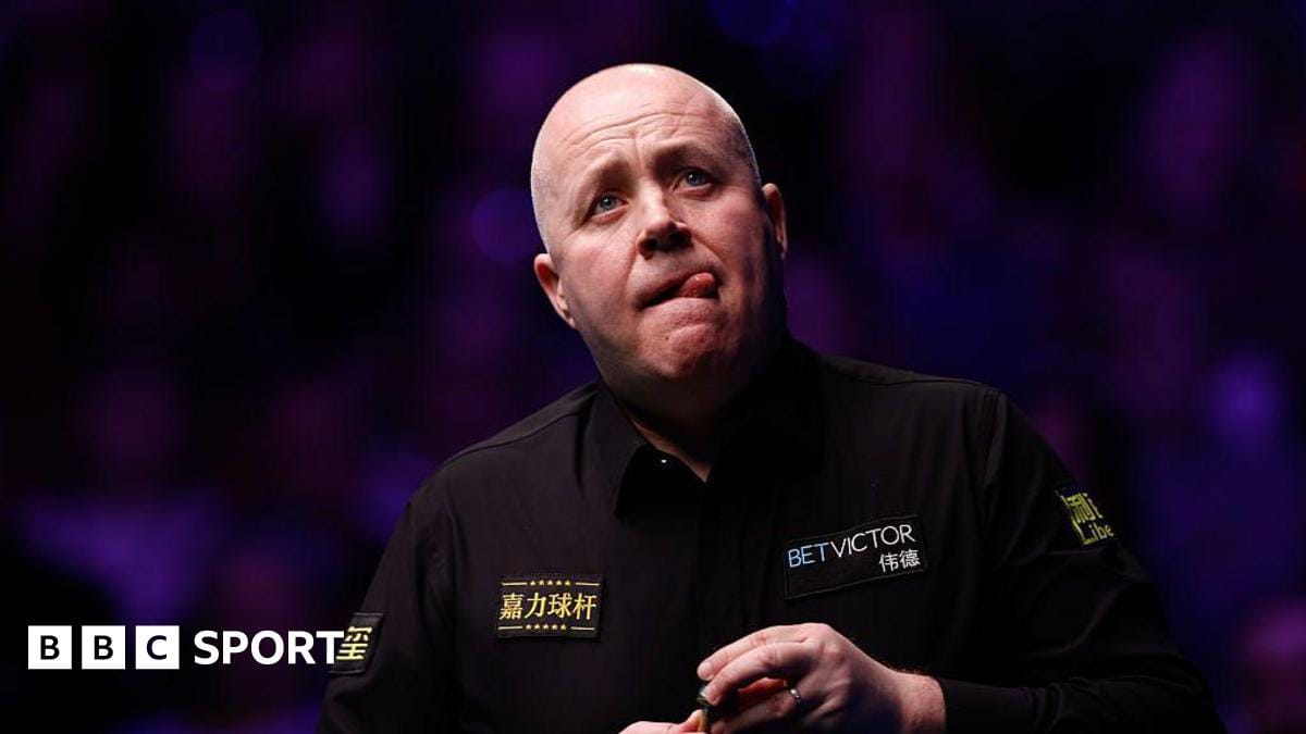 Tour Championship: John Higgins holds off Mark Williams fightback to reach quarter-finals