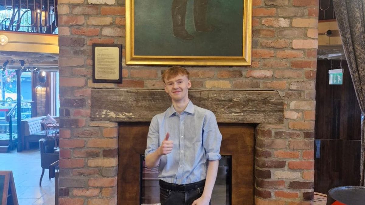 Tributes after sudden death of popular Belfast barman Tributes after sudden death of popular Belfast barman