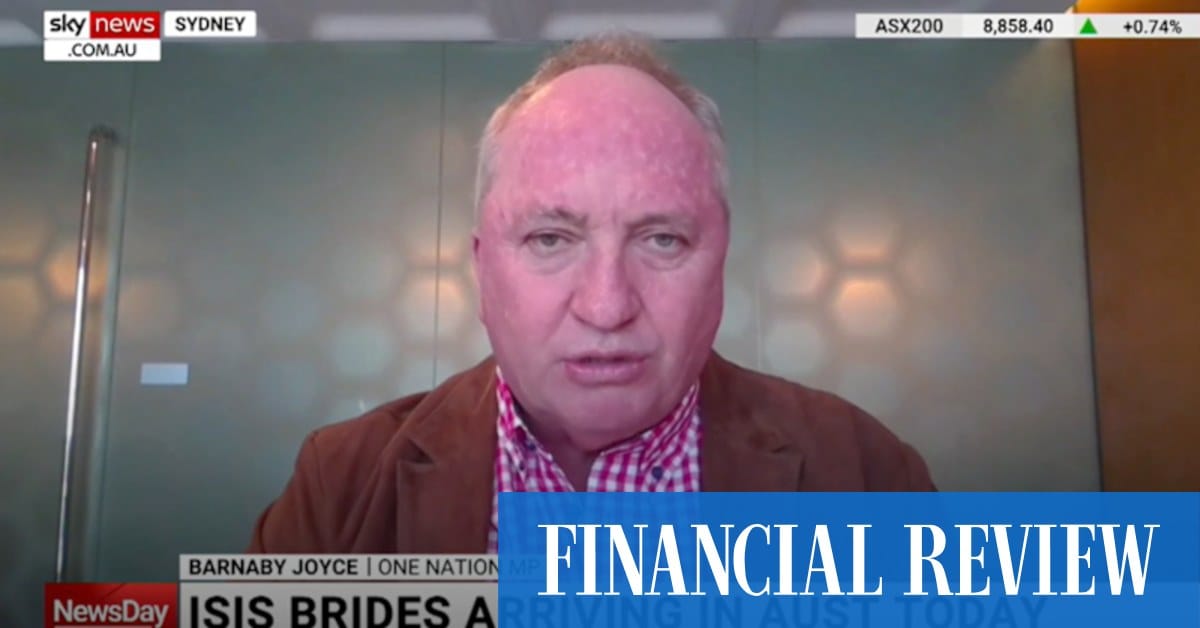 Barnaby Joyce attacks James Paterson from Qantas lounge