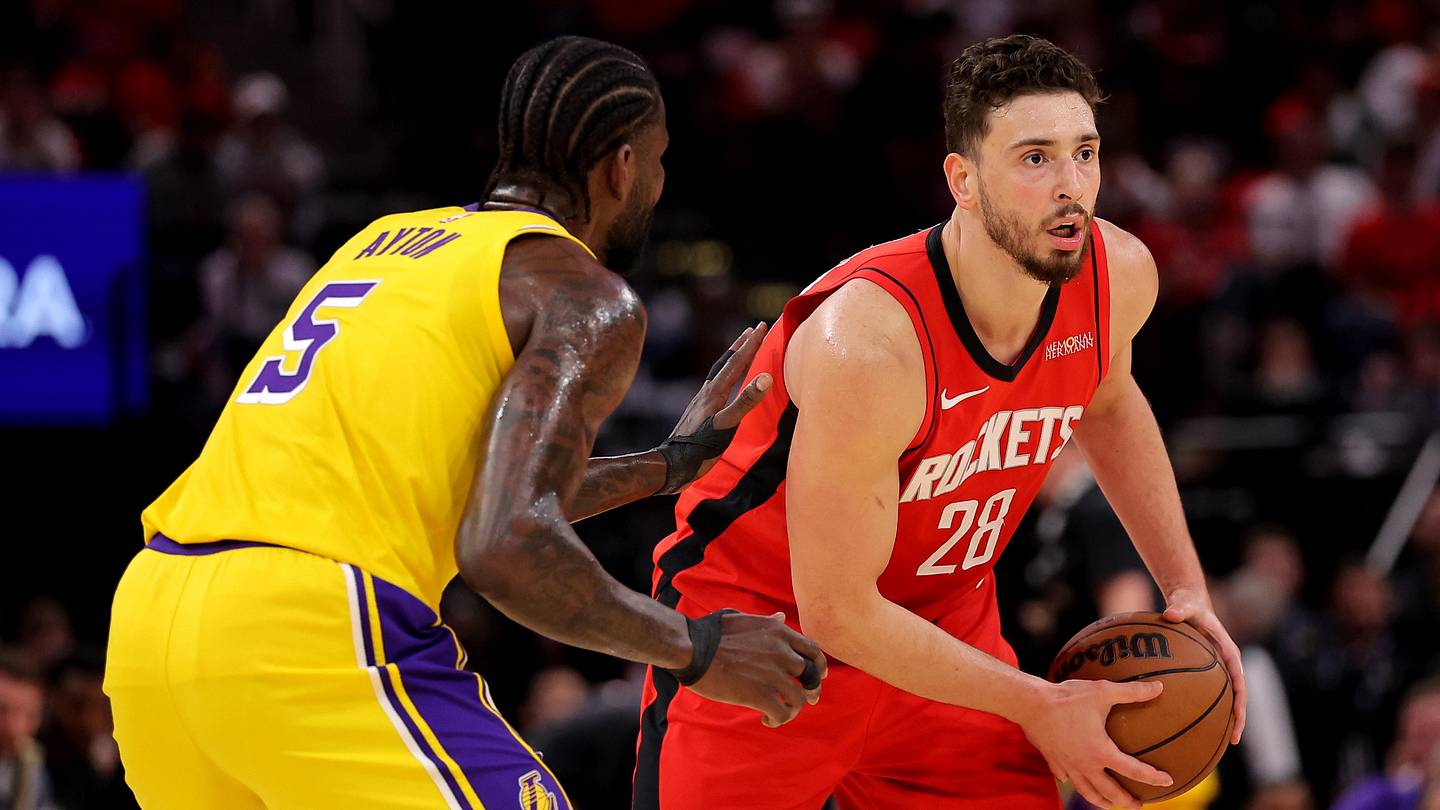 Lakers Challenged Deandre Ayton with Defensive Matchup Against Rockets’ Alperen Sengun