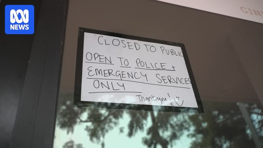 Police investigate after woman’s body found in Joondalup, believed to be left by man Police investigate after woman’s body found in Joondalup, believed to be left by man