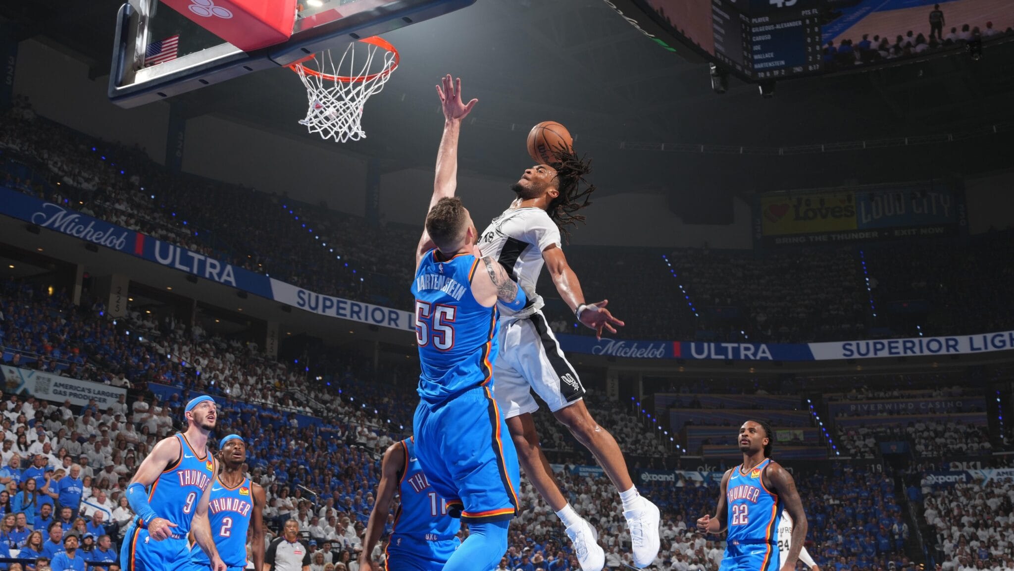 Watch Stephon Castle’s ‘Dunk of the Playoffs’ with Poster over Hartenstein in Spurs-Thunder Video