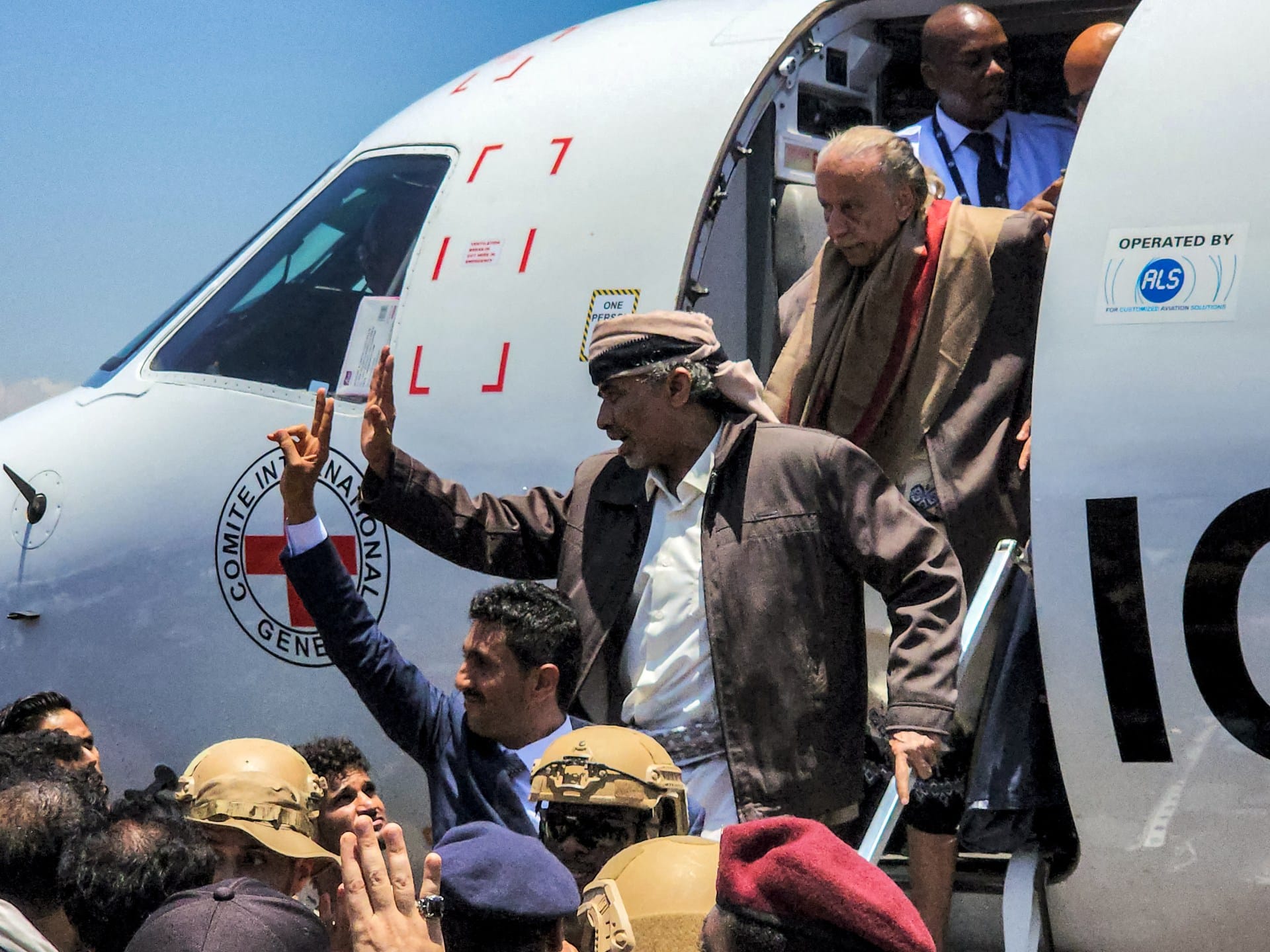 Yemen gov’t, Houthis to release more than 1,600 POWs in ‘largest’ swap | Houthis News Yemen gov’t, Houthis to release more than 1,600 POWs in ‘largest’ swap | Houthis News