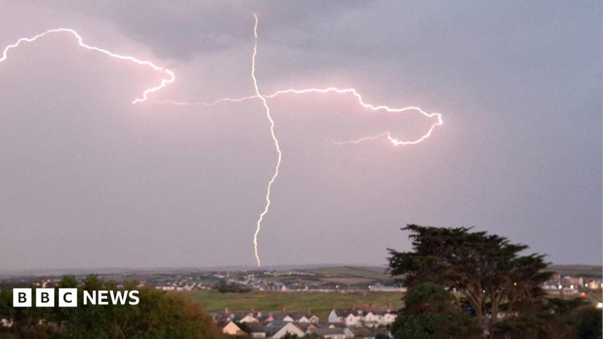 Heat and humidity before potential thunderstorms across UK