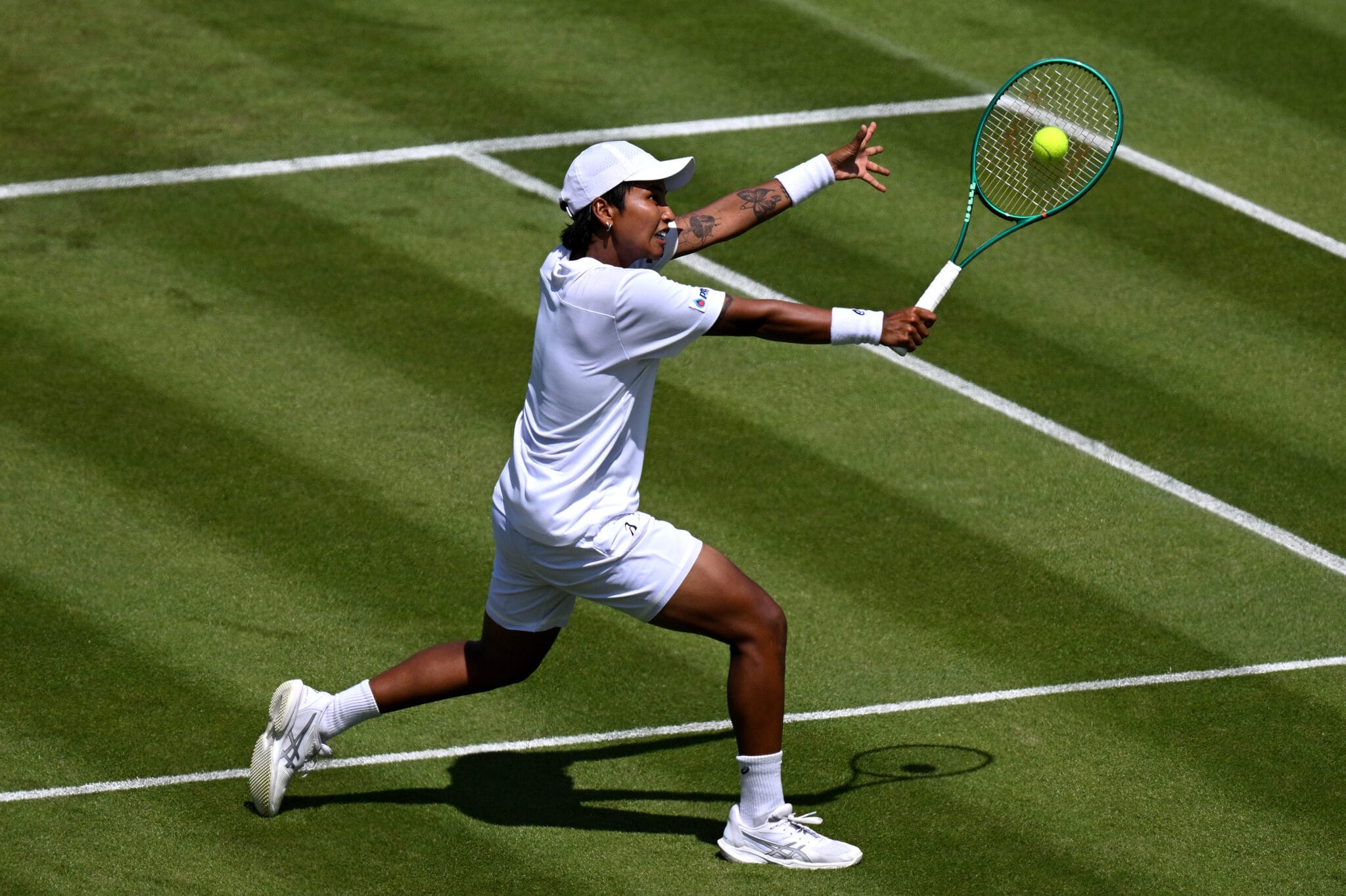 Sawangkaew advances at Wimbledon after Chwalinska suffers slip on match point