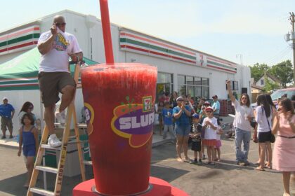 Calgary coming for Slurpee Capital of the World title held by Winnipeg for 2 decades
