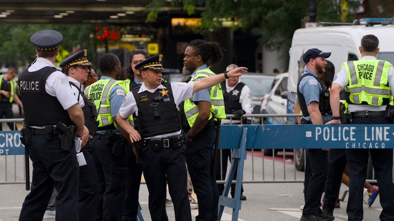 Chicago shootings kill 3 and injure a dozen people over the weekend Chicago shootings kill 3 and injure a dozen people over the weekend
