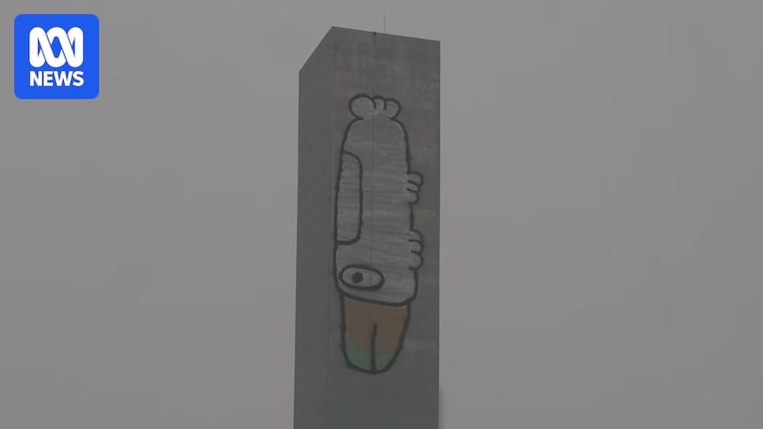 Police in stand-off with Pam the Bird graffiti vandal on Bolte Bridge