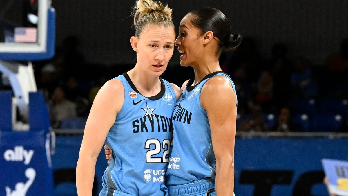 Skylar Diggins loses starting spot with Chicago Sky: What happened? Skylar Diggins loses starting spot with Chicago Sky: What happened?
